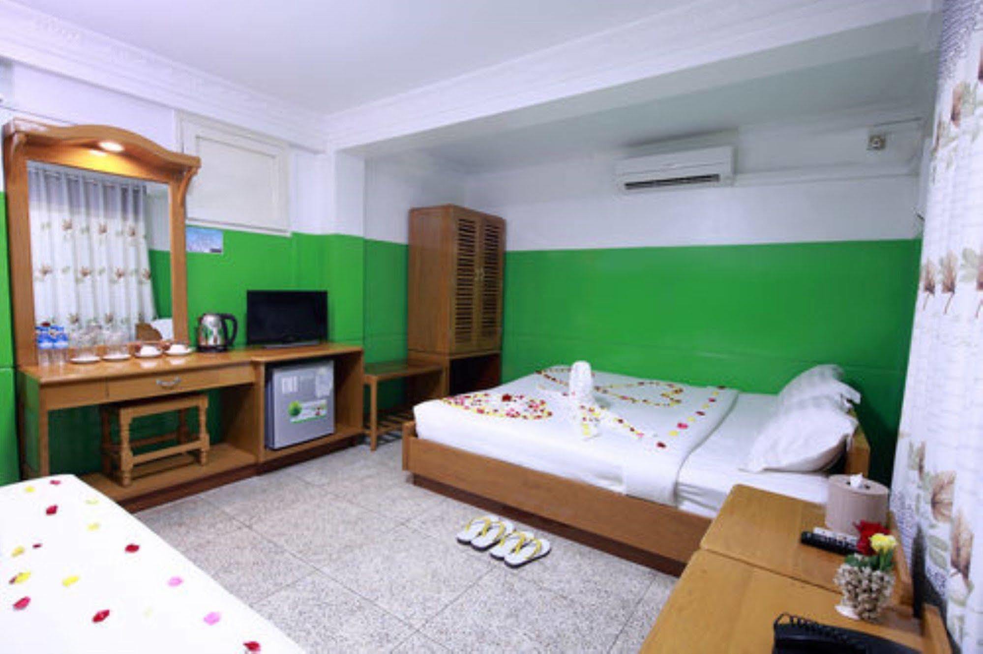 โฮเต็ล วีนัส Hotel มัณฑะเลย์ ภายนอก รูปภาพ